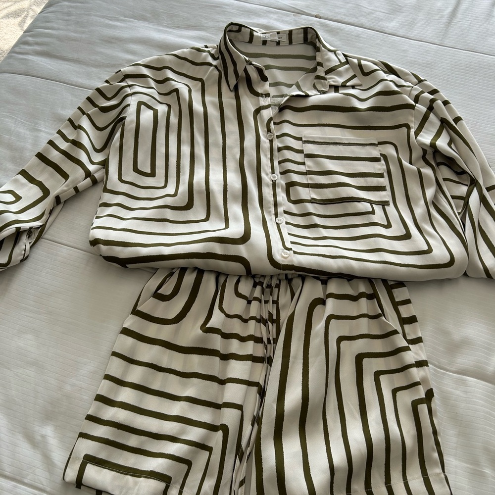Stylish Olive and White Geometric Set - Picture 7 of 11